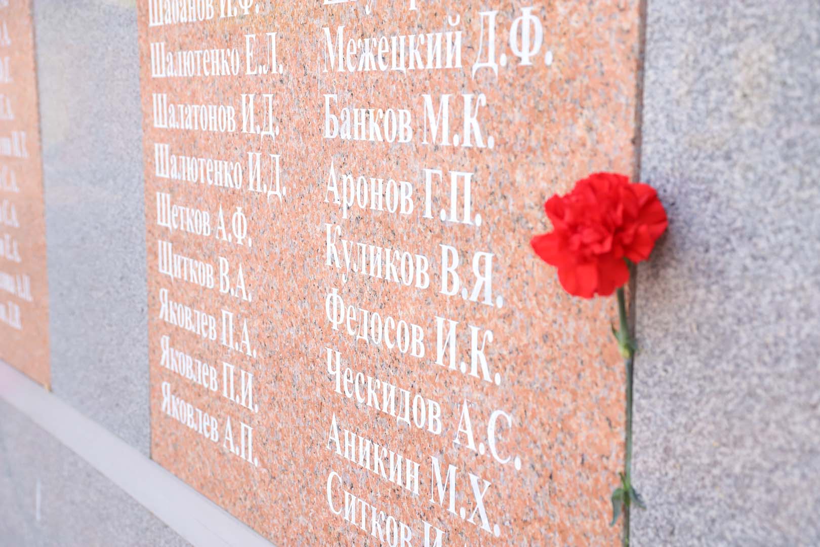 Мошков голышманово. Голышманово мемориалы. Братская могила Голышманово. Голышманово памятник погибшим крестьянам. Голышманово памятник морякам.