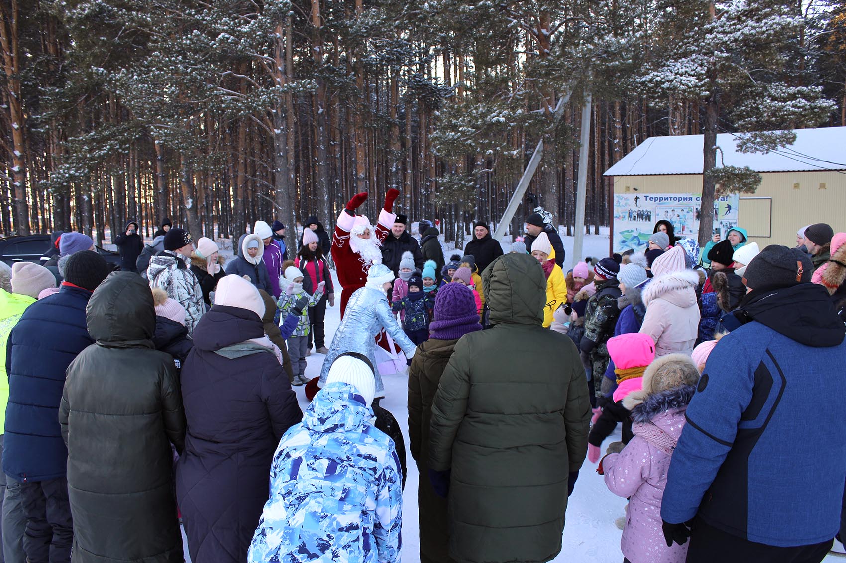 В Голышманово для детей сотрудников органов внутренних дел состоялся  новогодний утренник | 27.12.2021 | Голышманово - БезФормата