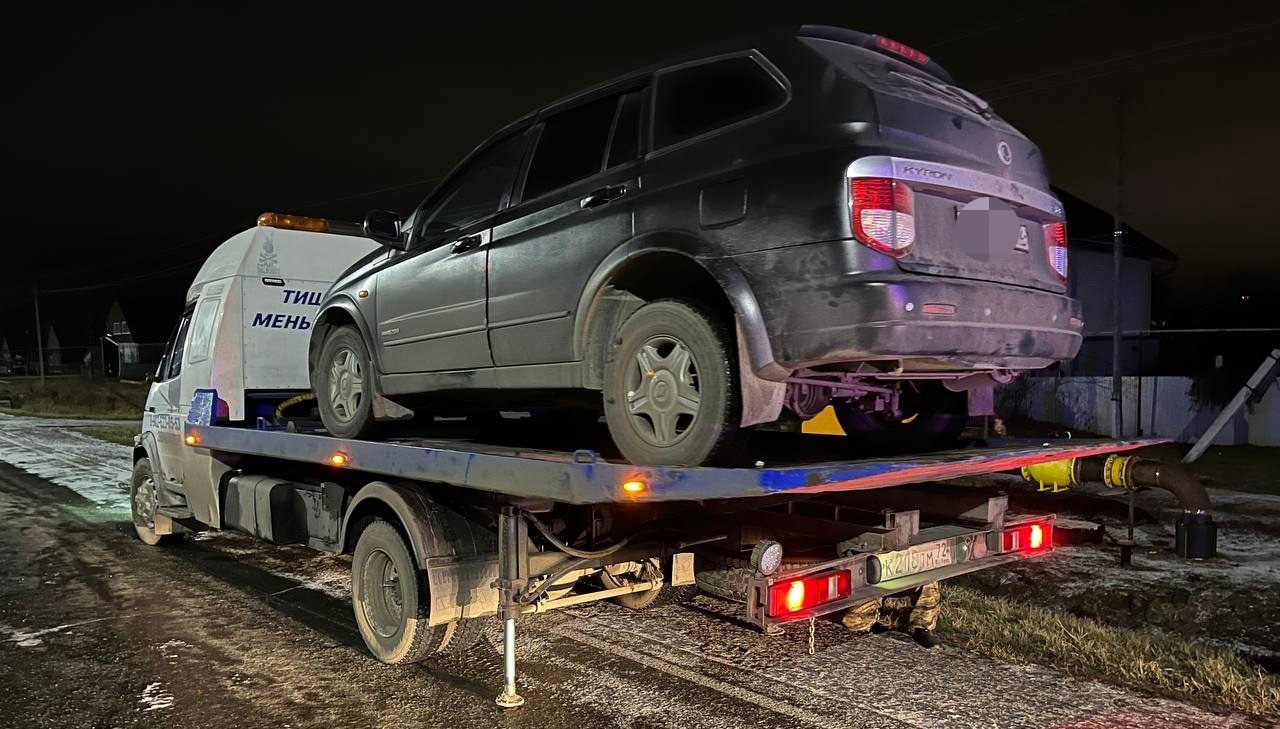 Такси голышманово. ДПС Голышманово. Авария Volvo Ssang Yong Байкальск. Авария на Голышмановская кольце 4 ноября
