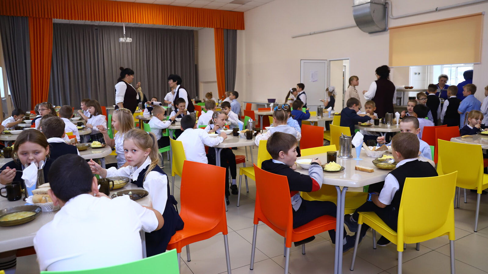 школьное мероприятие 10 предложений. школьное мероприятие 10 предложений. педагог и массовые мероприятия. школьники на мероприятии. интересный урок в школе повествование.