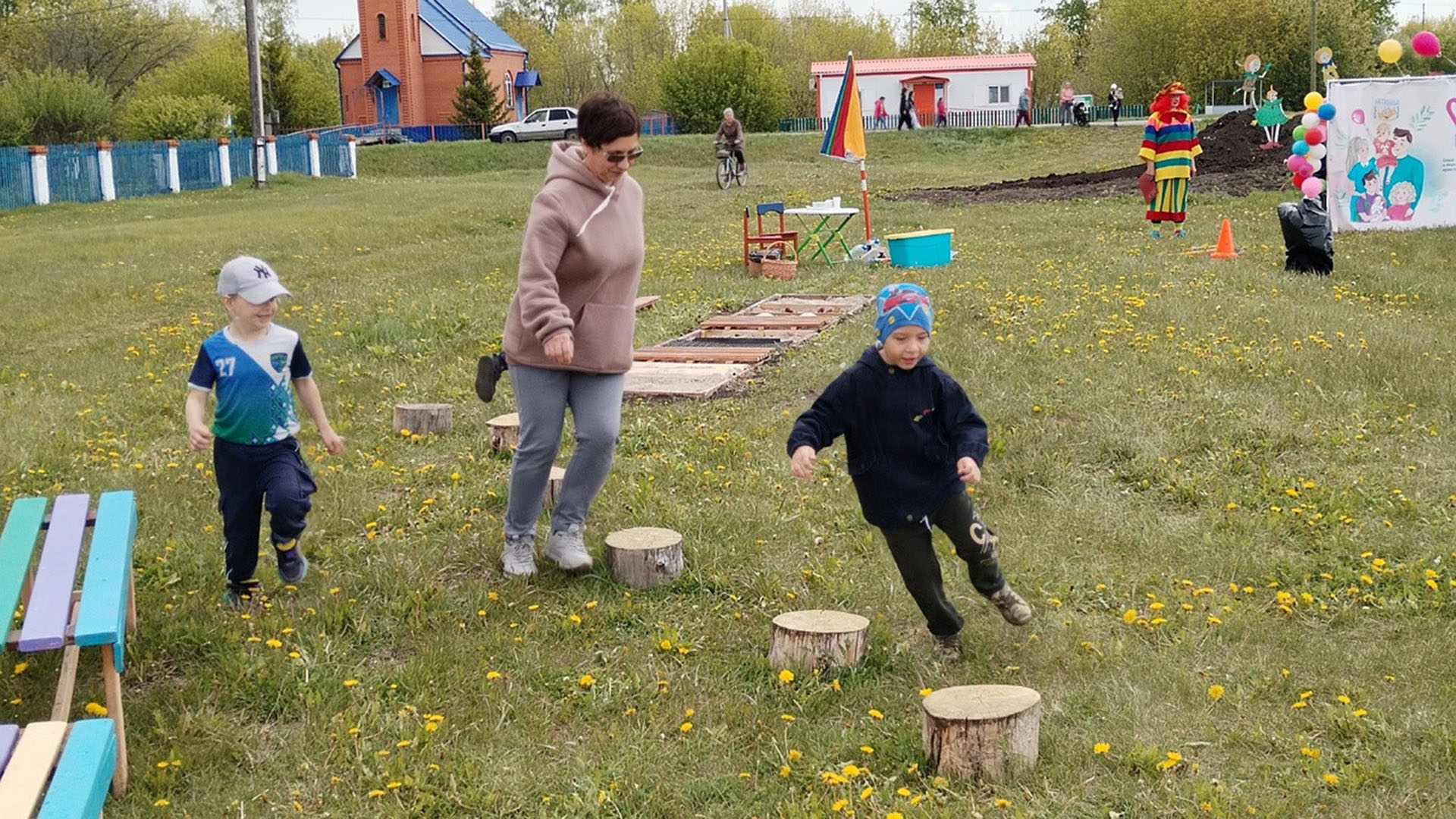 Ещё один социально значимый проект, на этот раз посвящённый детям,  реализовали в посёлке Ламенском | 12.06.2024 | Голышманово - БезФормата